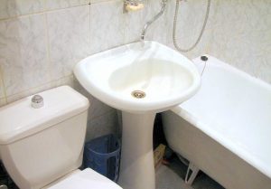 Установка раковины тюльпан в ванной в Новокузнецке